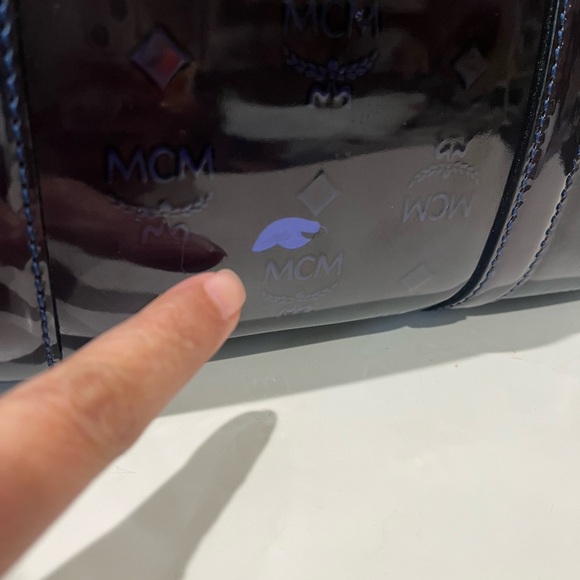 MCM PATENT ENAMEL MONOGRAM BAG WITH POUCH - Picture 13 of 16